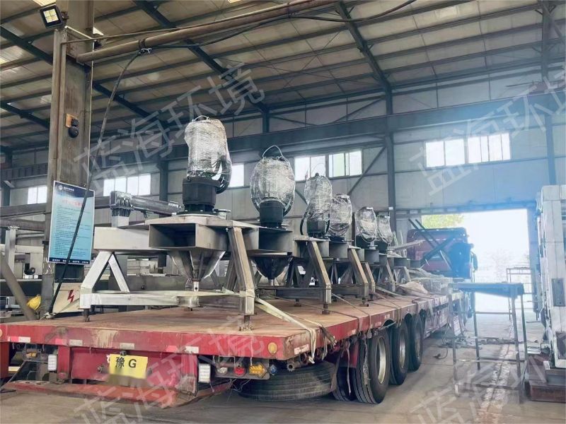 刮泥機、雙曲面攪拌機、潛水曝氣機發(fā)貨